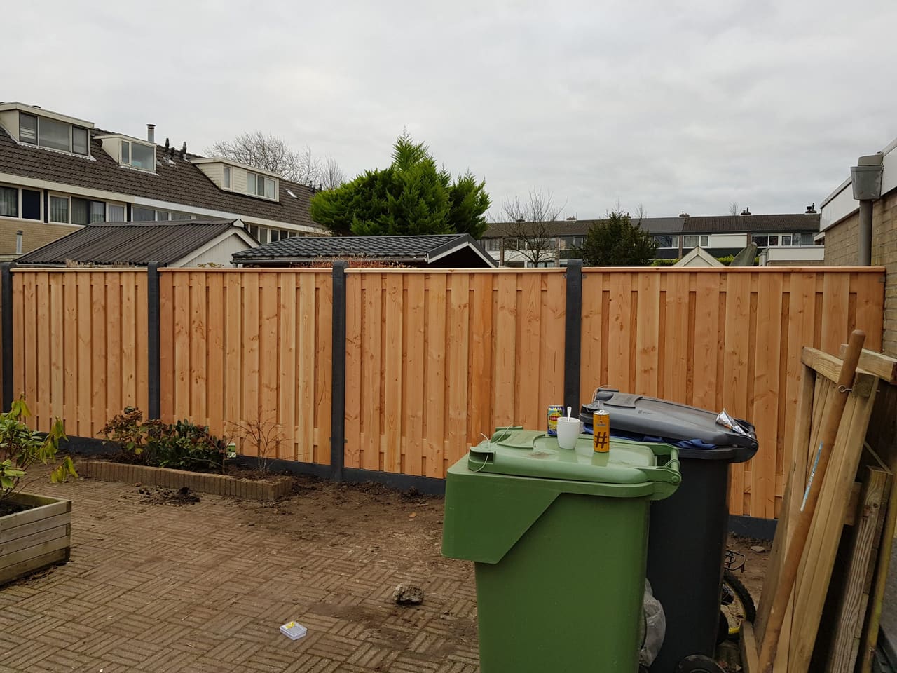 Douglas schutting met gaas en betonpalen — foto 4