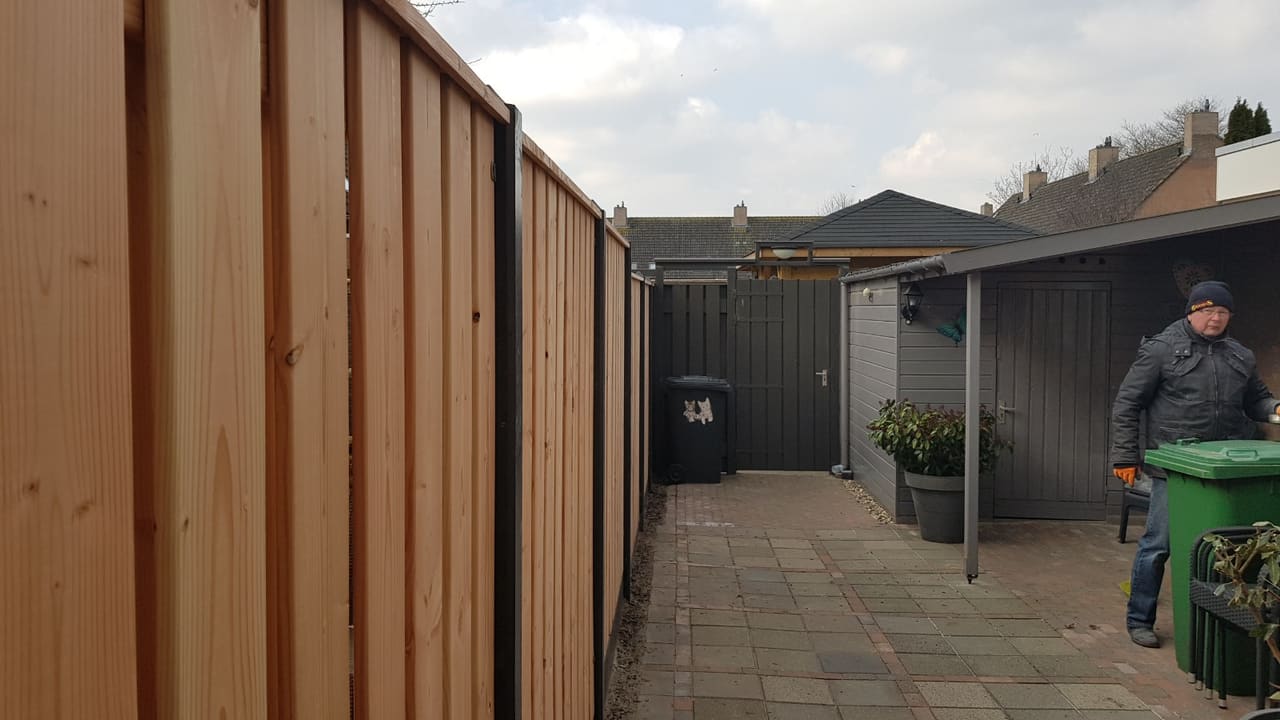 Douglas schutting met betonpalen — foto 2