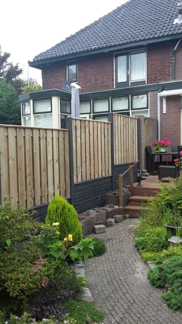 Grenen hout-beton schutting — foto 2