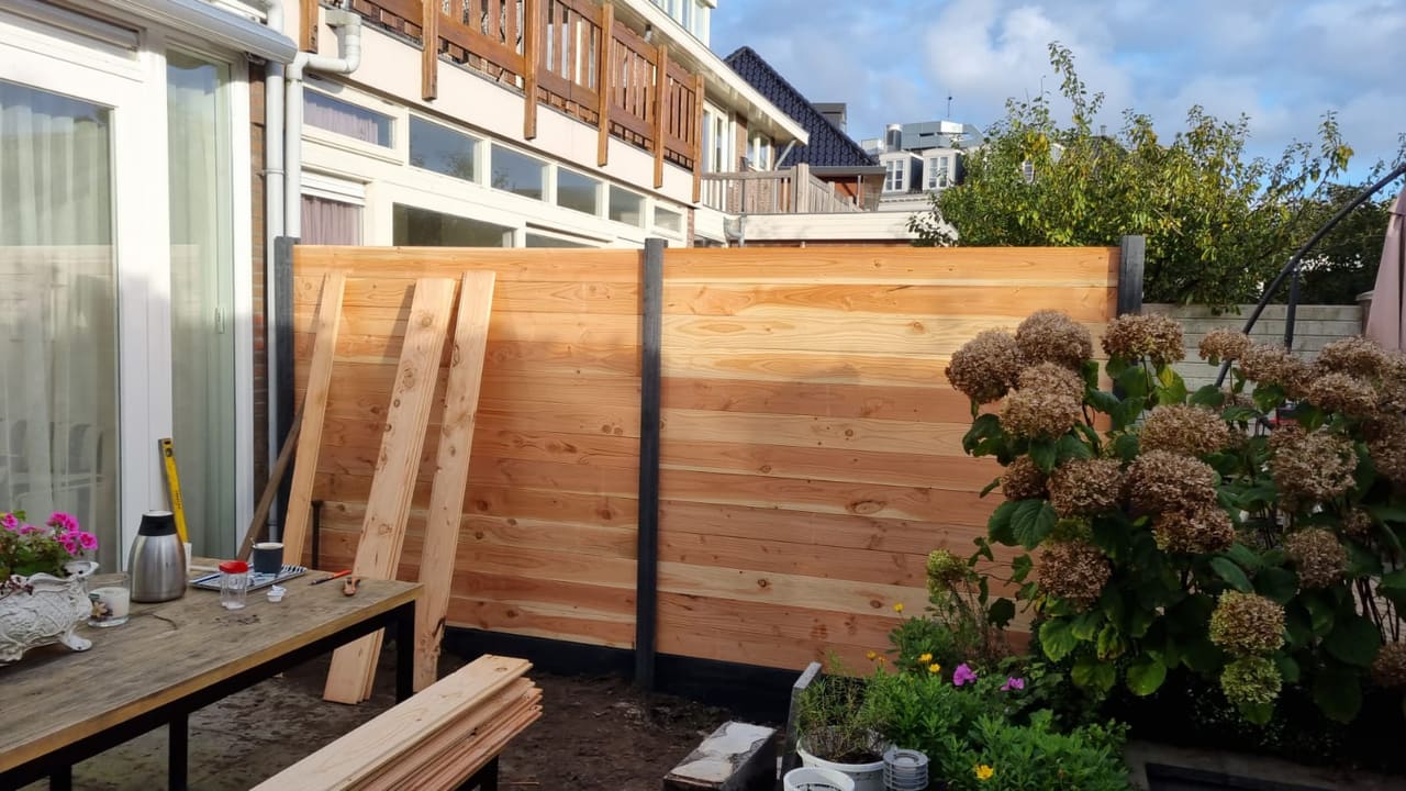 Horizontale schutting met betonpalen — foto 2