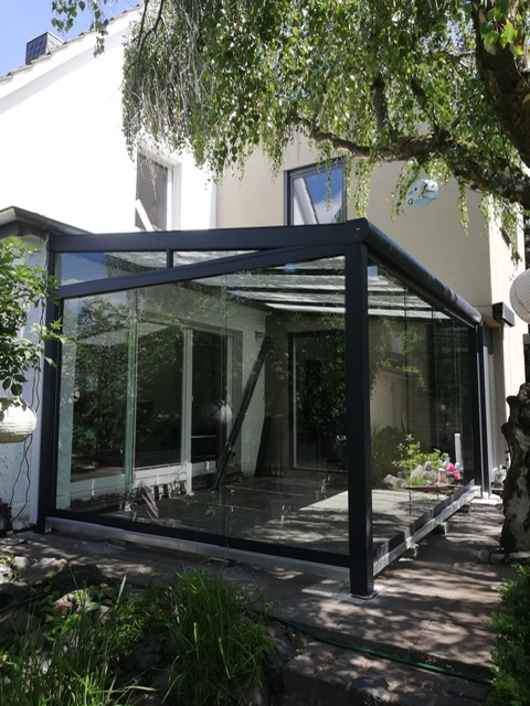 Zwarte terrasoverkapping op maat Terrasoverkappingen aanschaffen